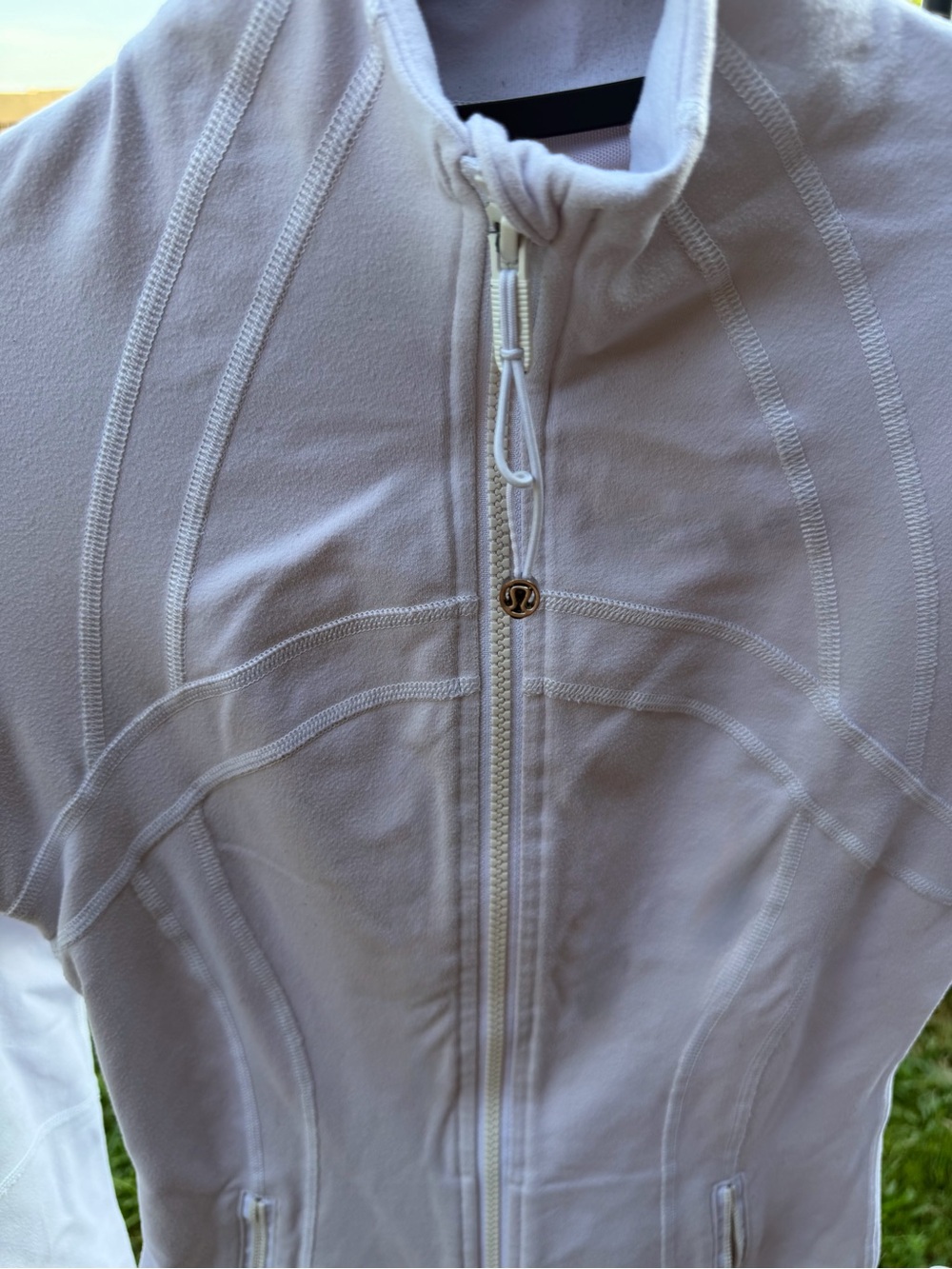 Lululemon Define Jacket White Full Zip Thumbholes Size 4 EUC Yoga Running